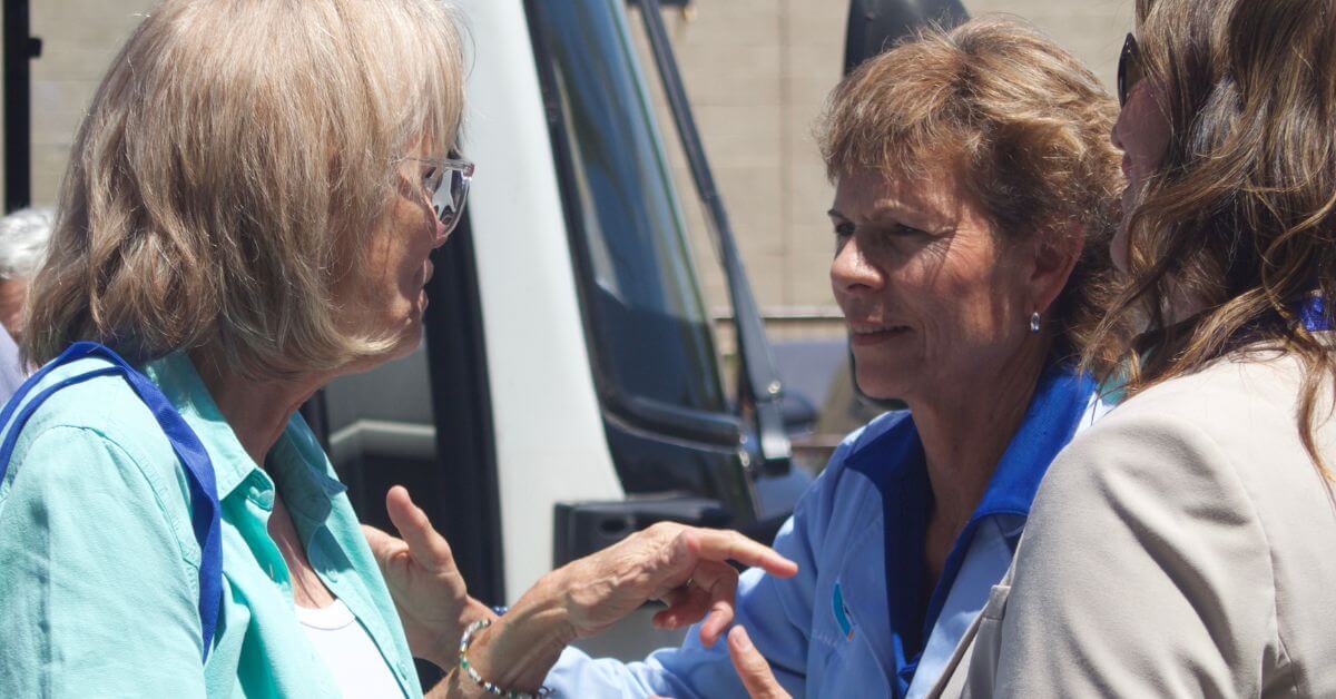 Guests Arrive to Mint location for senior tour